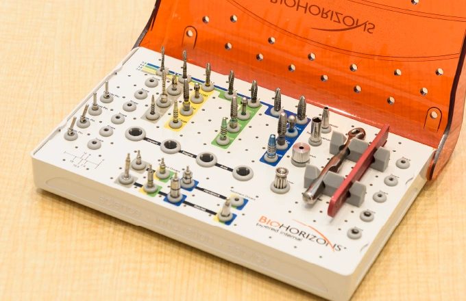 [写真]インプラント器材