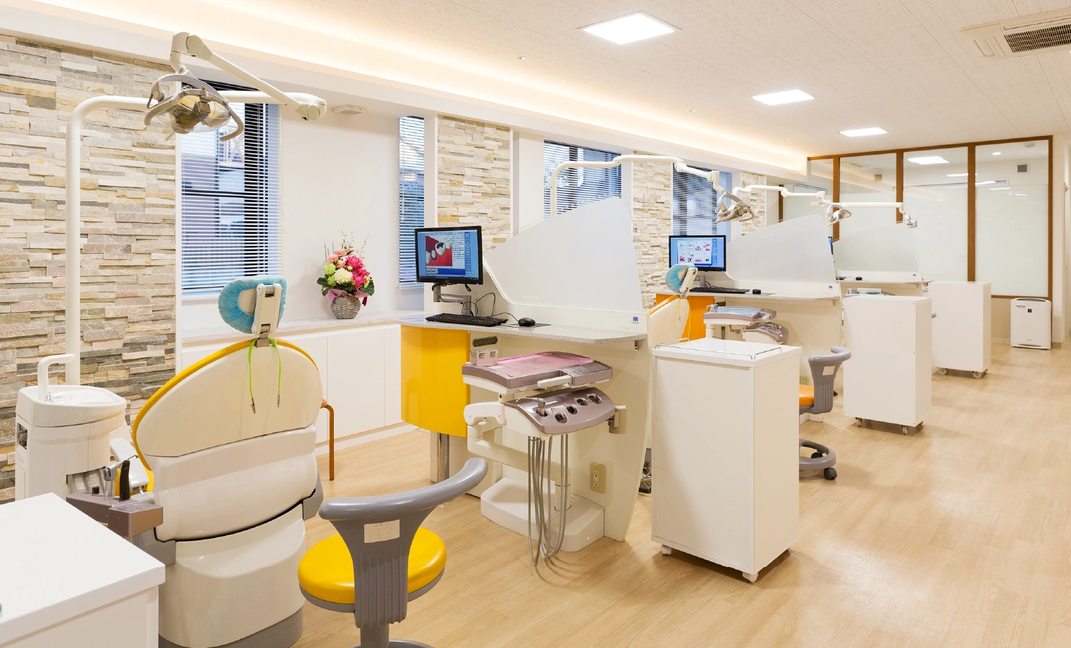 [メインイメージ]半個室の診療室