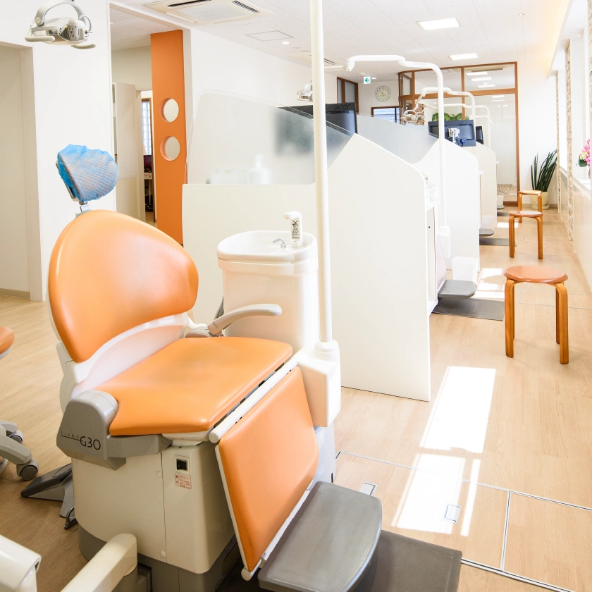 [写真]半個室の診療室 1