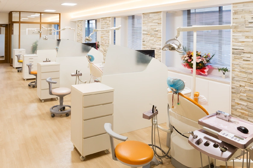 [写真]半個室の診療室 2