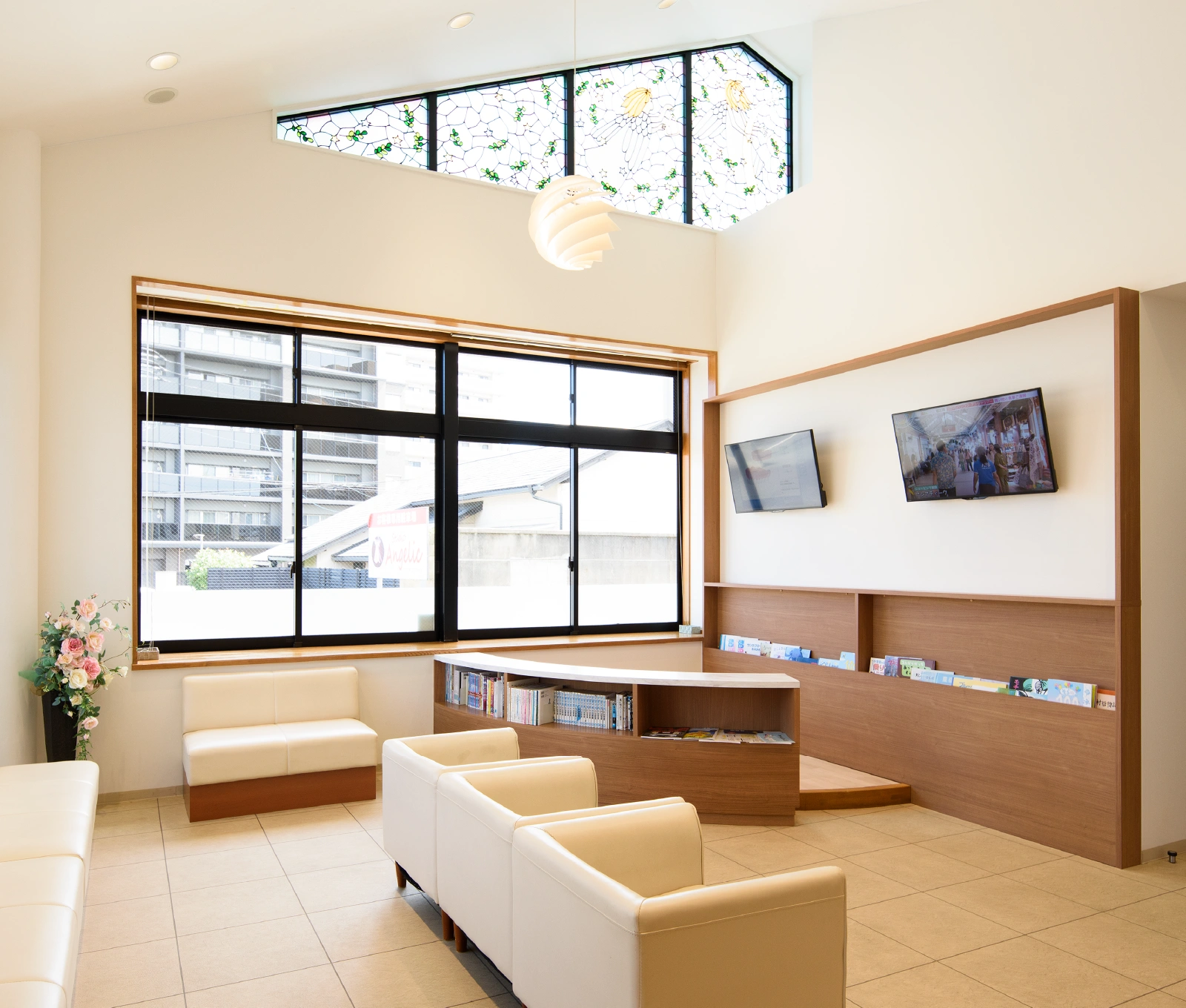 [メインイメージ]子供からお年寄りまで、安心して通える。